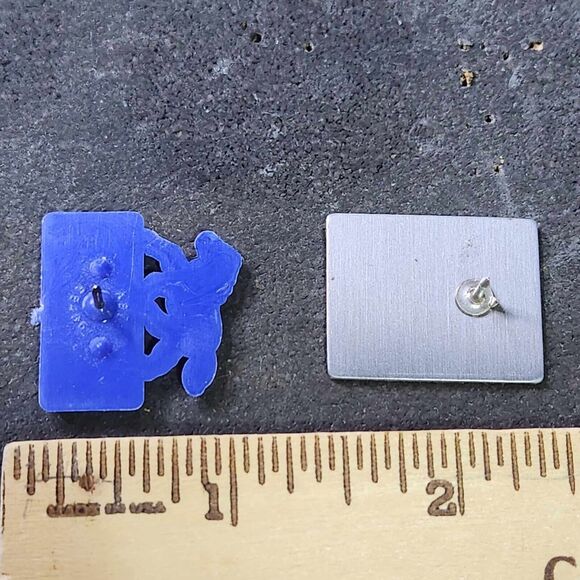 Lot of 2 Kentucky State Collectible Lapel Pins Louisville Horse KY - Picture 4 of 5